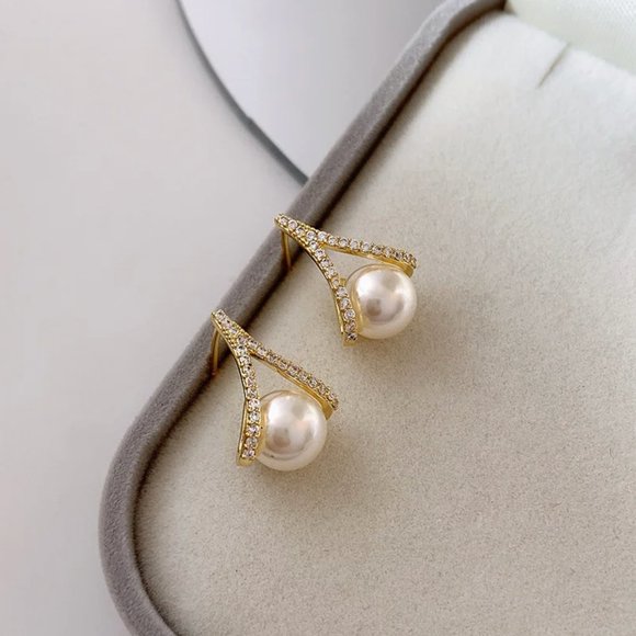 Elegant Rhinestone Teardrop Pearl Earrings - Picture 6 of 11